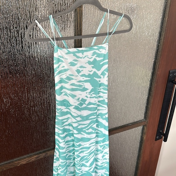 Slate & Willow
Blue Printed Slip Dress size Medium - Picture 9 of 14